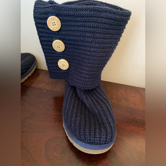 Ugg’s navy classic cardy - Picture 2 of 6